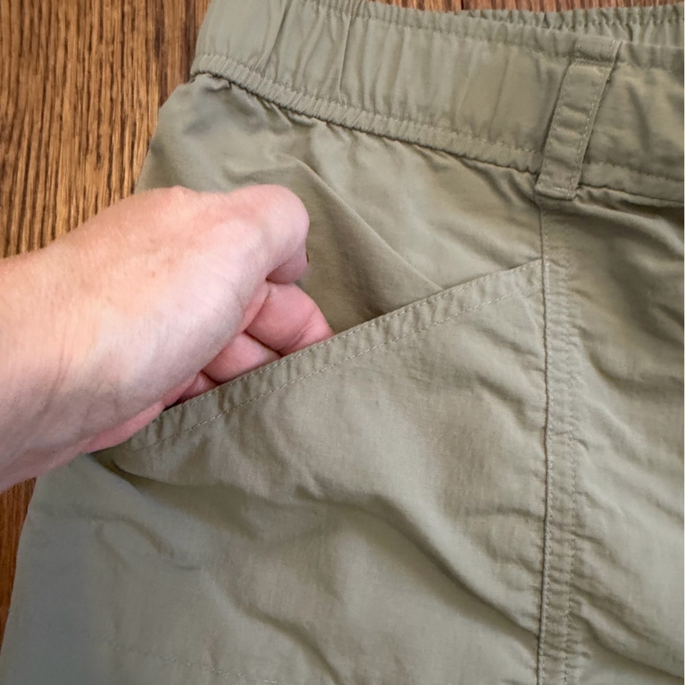 Eddie Bauer Khaki Utility Shorts Size Large - Picture 4 of 10